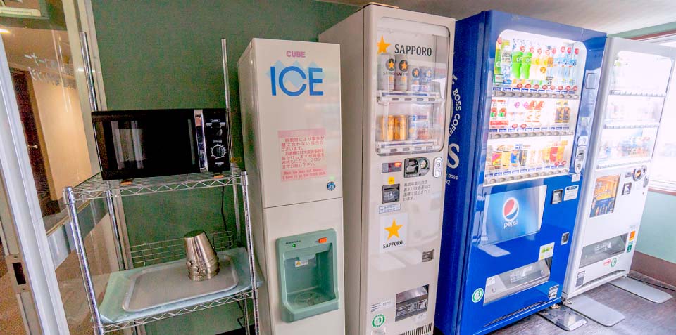 釧路 駅前ホテル JR釧路駅前 ビジネスホテル 格安ホテル パルーデ釧路　無料製氷機と自動販売機